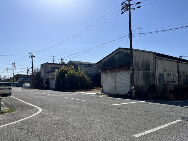 岡崎市稲熊町字赤松　工場用地の前面道路含む現地写真