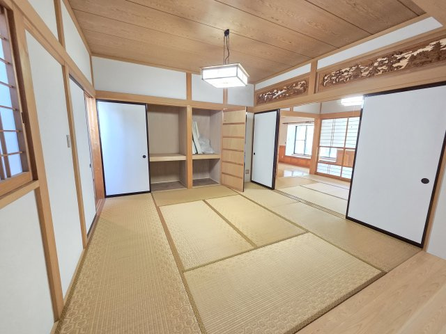 前橋市文京町　中古住宅の和室|1階北西8帖の和室。