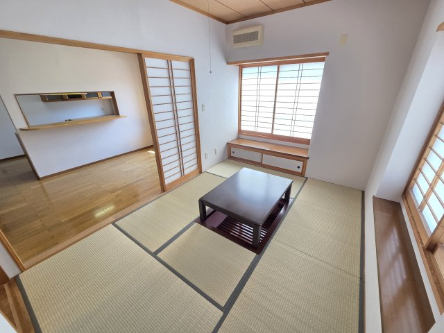 前橋市文京町　中古住宅の和室|ダイニングキッチン横の和室です。ご家族の今としてもご利用できます！