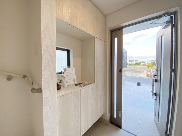 糸満市西川町（限定1棟）の玄関|※同仕様写真です