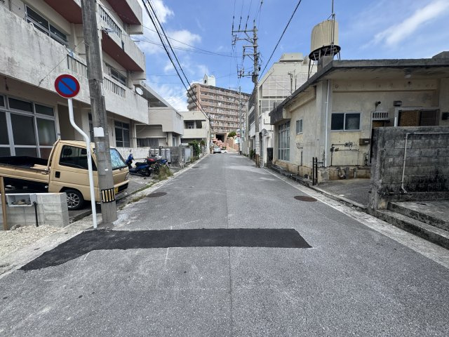 糸満市西川町（限定1棟）の前面道路含む現地写真|※南側公道6.9m♪