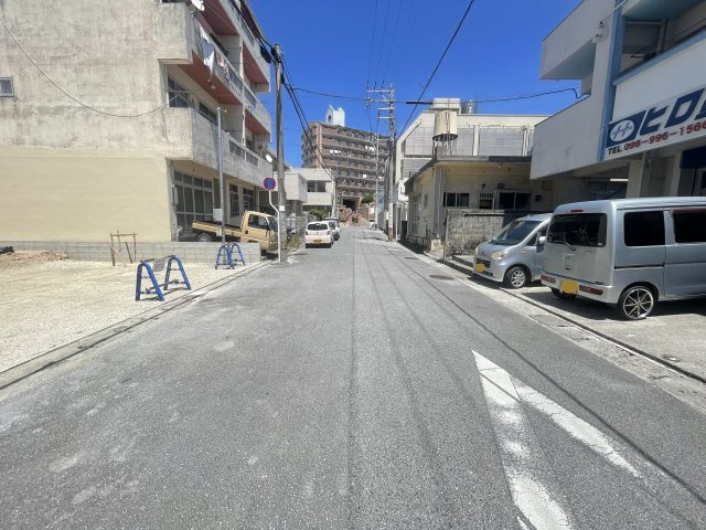 糸満市西川町（限定1棟）の前面道路含む現地写真|※南側公道6.9m♪