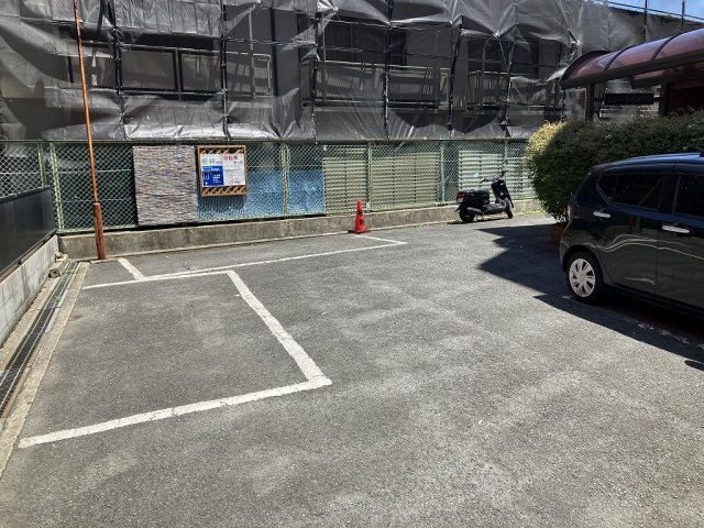 ニューライン曽根の駐車場