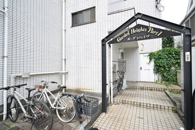 ガーデンハイツ一号館のエントランス