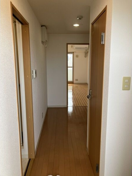 リアライズ沢下町IIの玄関