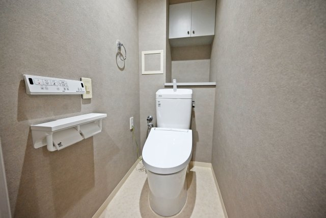 ヴィエント西宮のトイレ|新調済みのトイレでウォシュレット機能が付いており、清潔で心地よくご利用いただけます。