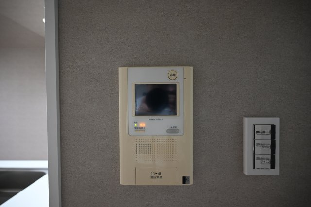 ヴィエント西宮のセキュリティ|TVモニター付インターホンで、来訪者を映像で確認でき安心です。