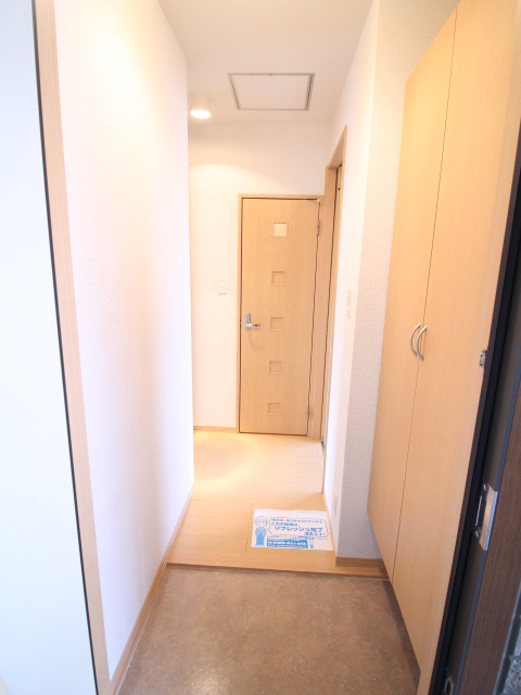 グランドール今里の玄関|同型参考写真