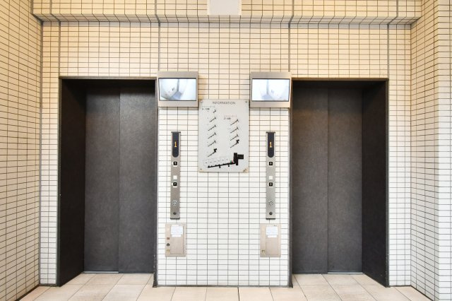 ライオンズ蓮田レスティアコートのその他共用部分|エレベーターは2基以上設置されております!朝のラッシュの時間帯にも安心ですね！大荷物を抱えているときやお子様やワンちゃんを抱っこしているときでも楽々昇降できます！