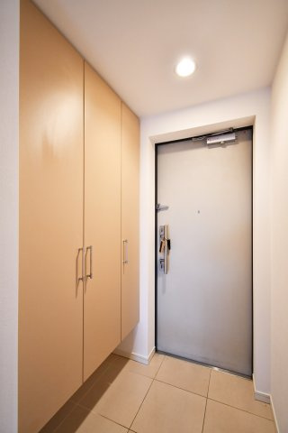 ライオンズ蓮田レスティアコートの玄関