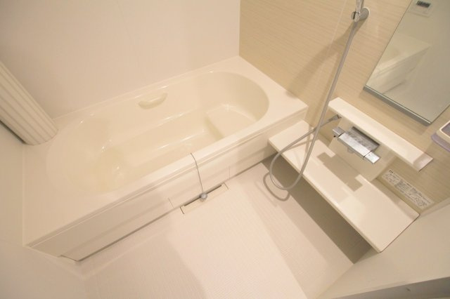 伊丹市荒牧１丁目のアパートの浴室