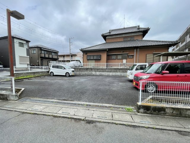 フォンテーヌの駐車場