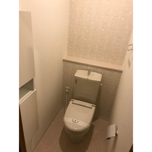 温水洗浄便座付きのトイレです♪