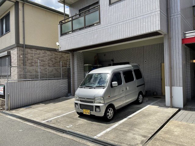 シンシア曽根西町レジデンスの駐車場