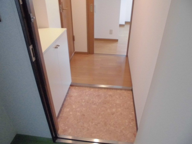 ジュエル曽根東の玄関