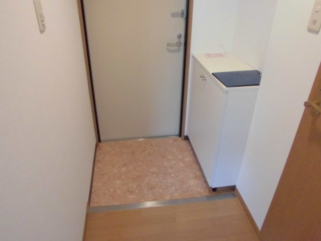 ジュエル曽根東の玄関