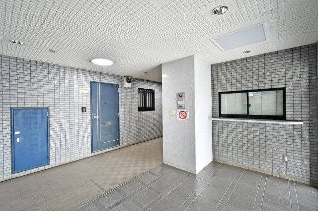 サンハイツ蓮田のエントランス|■当社には住宅ローンのスペシャリストがおります。『今買えるから大丈夫』ではなく、『買った後の本当の幸せは何か』を考えた上でのご提案をさせて頂きます。
