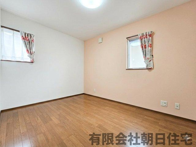 【洋室】 | 八雲町日吉中古戸建 | 明るい洋室です