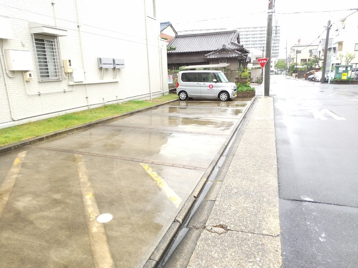 マ　メゾン菊住Ｗの駐車場