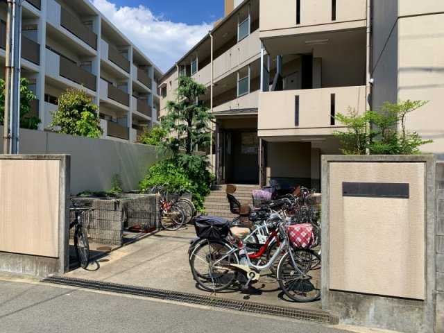 スカイハイツ曽根のエントランス