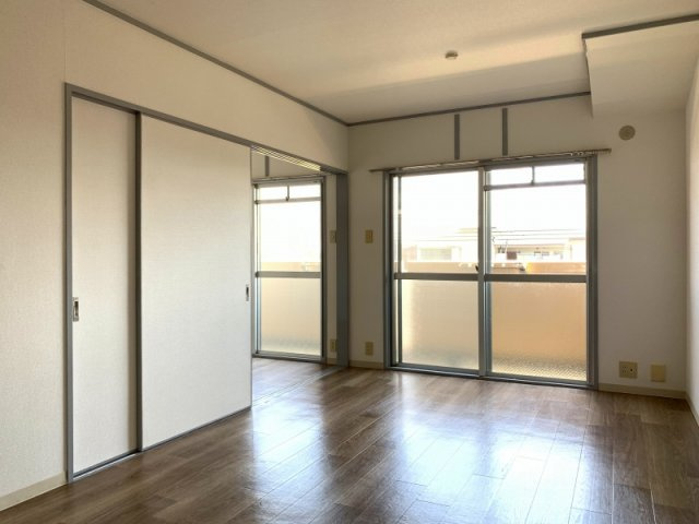 スカイハイツ緑地の居間・リビング