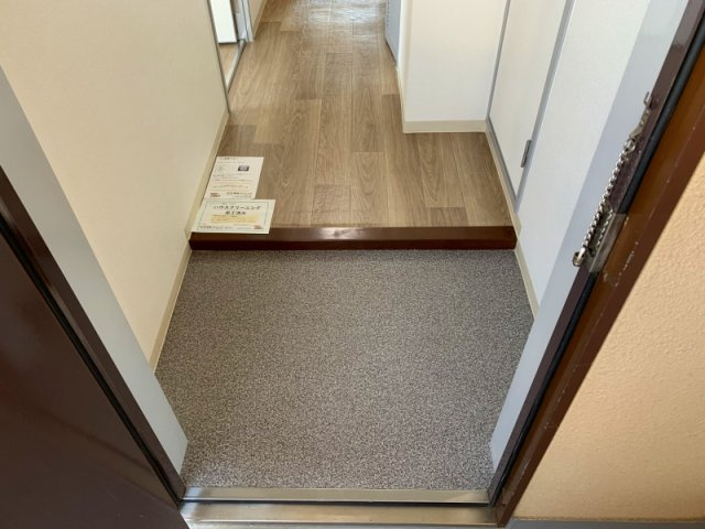 スカイハイツ緑地の玄関