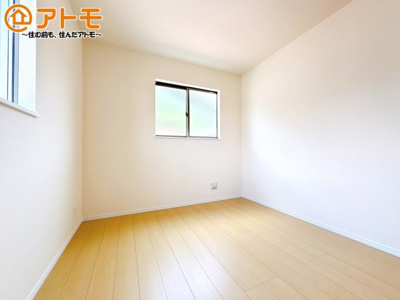 【子供部屋】 | 沼津市下香貫2095番　新築一戸建て　全1棟 | 収納豊富な洋室は使い勝手良好です！