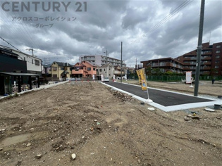 【現地のご紹介】
全9区画の分譲現場です。
土地売り区画、新築分譲区画とご用意しております。
９月完成につき現地と合わせて、モデルハウスの見学が可能です。
お気軽にお問合せください。