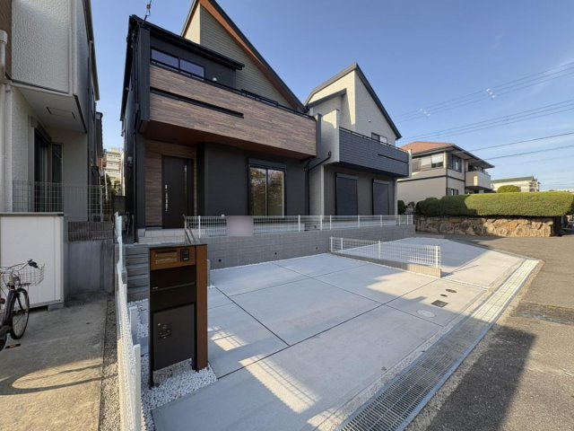神戸市垂水区南多聞台　新築戸建ての前面道路含む現地写真