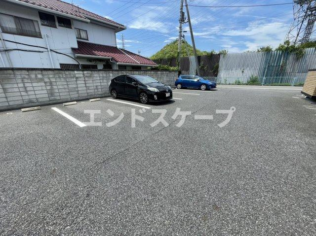 モアクレストＦ　Ⅲの駐車場|高崎、前橋エリアのお部屋探しはエンドスケープまで！お客様の理想お聞かせ下さい♪
建具、設備の色が異なる場合がございます。