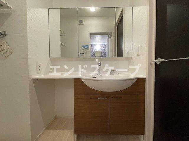モアクレストＦ　Ⅲの洗面所|高崎、前橋エリアのお部屋探しはエンドスケープまで！お客様の理想お聞かせ下さい♪
建具、設備の色が異なる場合がございます。