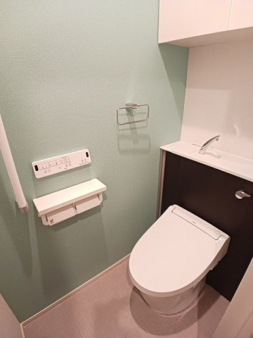 クラール南城　Ａのトイレ|落ち着いた色調のトイレです