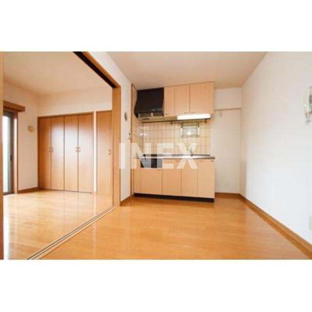 横浜市西区浅間町４丁目の賃貸マンションの居間・リビング