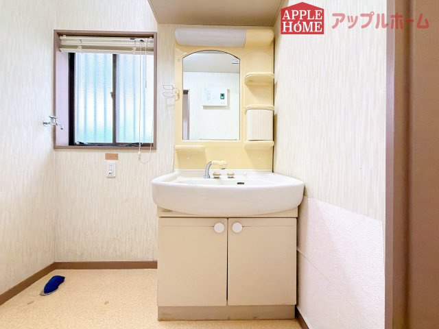 [中古住宅] 熊谷市三ヶ尻 1期の独立洗面台|独立洗面台あります♪