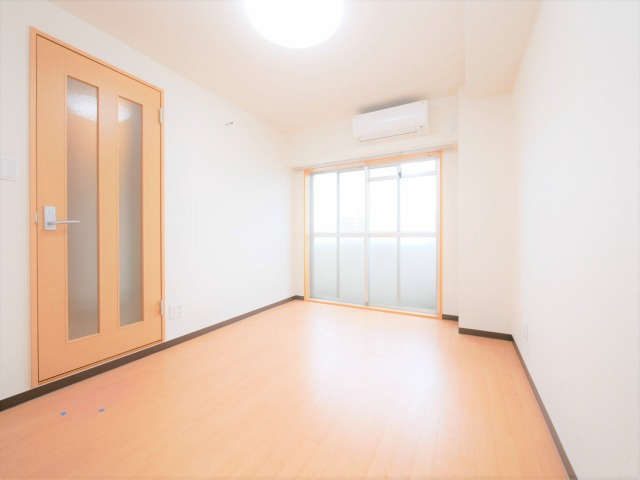 大阪市浪速区木津川１丁目の賃貸マンションの居間・リビング