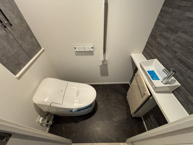 梅田ガーデンレジデンスのトイレ|手洗い器付きのトイレです。