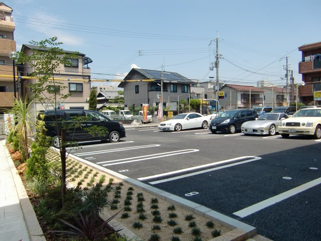スローハスコートの駐車場