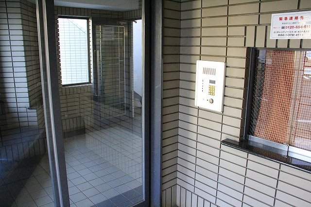 世田谷区千歳台２丁目の賃貸マンションのエントランス