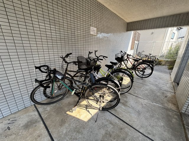 世田谷区千歳台２丁目の賃貸マンションの駐車場