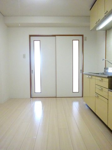 小暮ビルの居間・リビング|同タイプのお部屋です＊イメージです