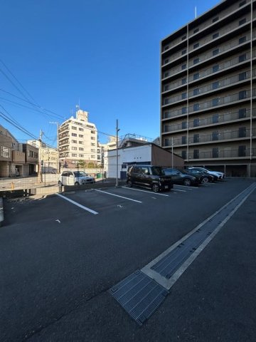 エステムコート神戸ハーバーランド前Ⅶレーベルの駐車場