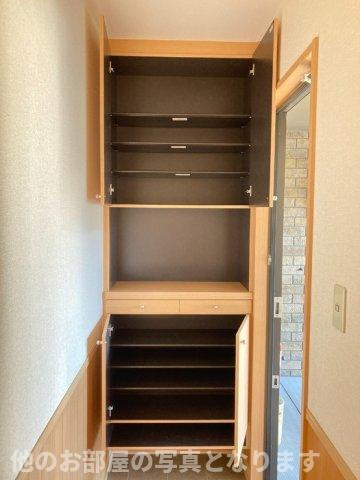 サニーハウスの収納|シューズボックス（カウンタータイプ）