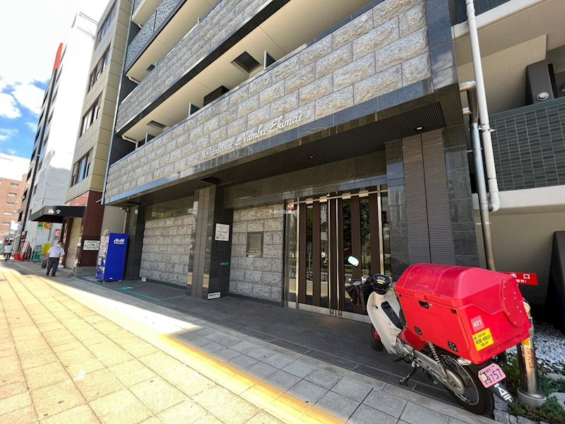 プレサンス難波駅前の外観