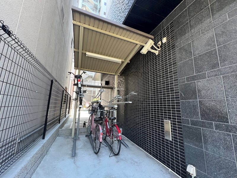 プレサンス難波駅前の駐車場