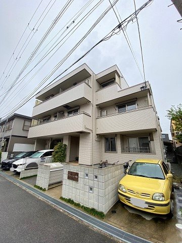 グリーン・ヒル甲東の外観