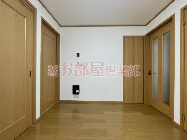 エレガンス壱番館の洋室|明るい洋室です