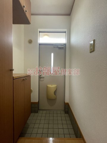 エレガンス壱番館の玄関|ゆったりとした玄関です