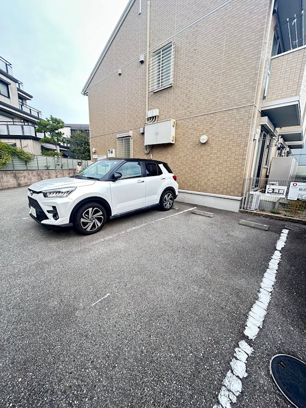 オーパスの駐車場