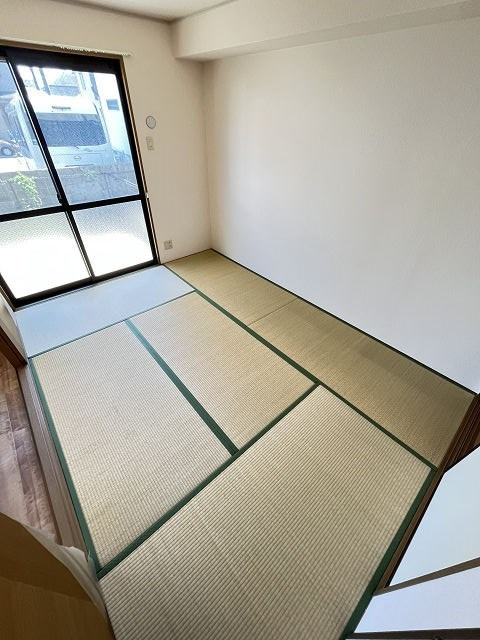 VILLA98の居間・リビング|こちらのリビングで趣味の時間をお楽しみください