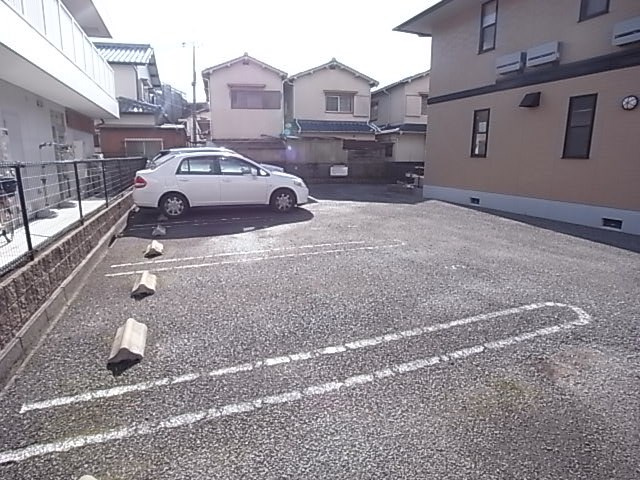 VILLA98の駐車場|車をお持ちの方に嬉しい駐車場付きの物件です